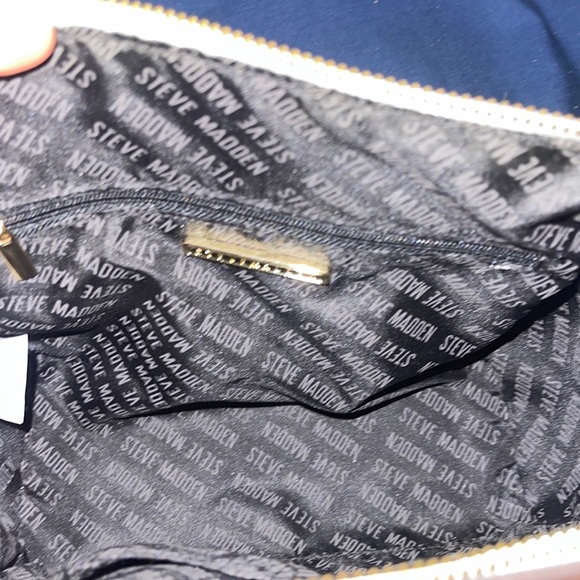 Steve Madden floral purse. Adjustable straps. - Picture 3 of 5